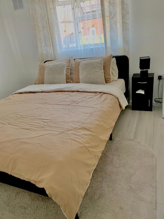 Double Room Bentilee Bucknall  Bagian luar foto
