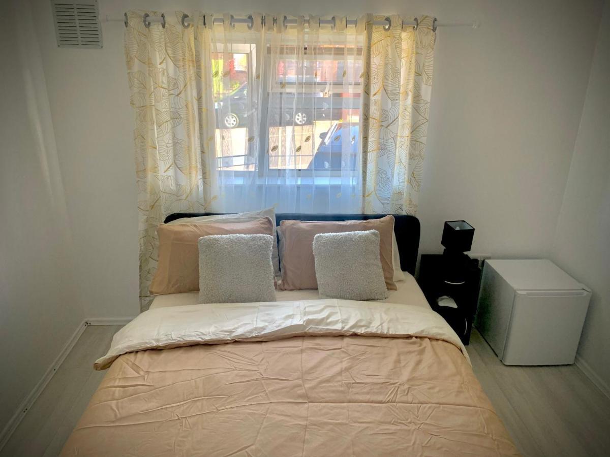 Double Room Bentilee Bucknall  Bagian luar foto