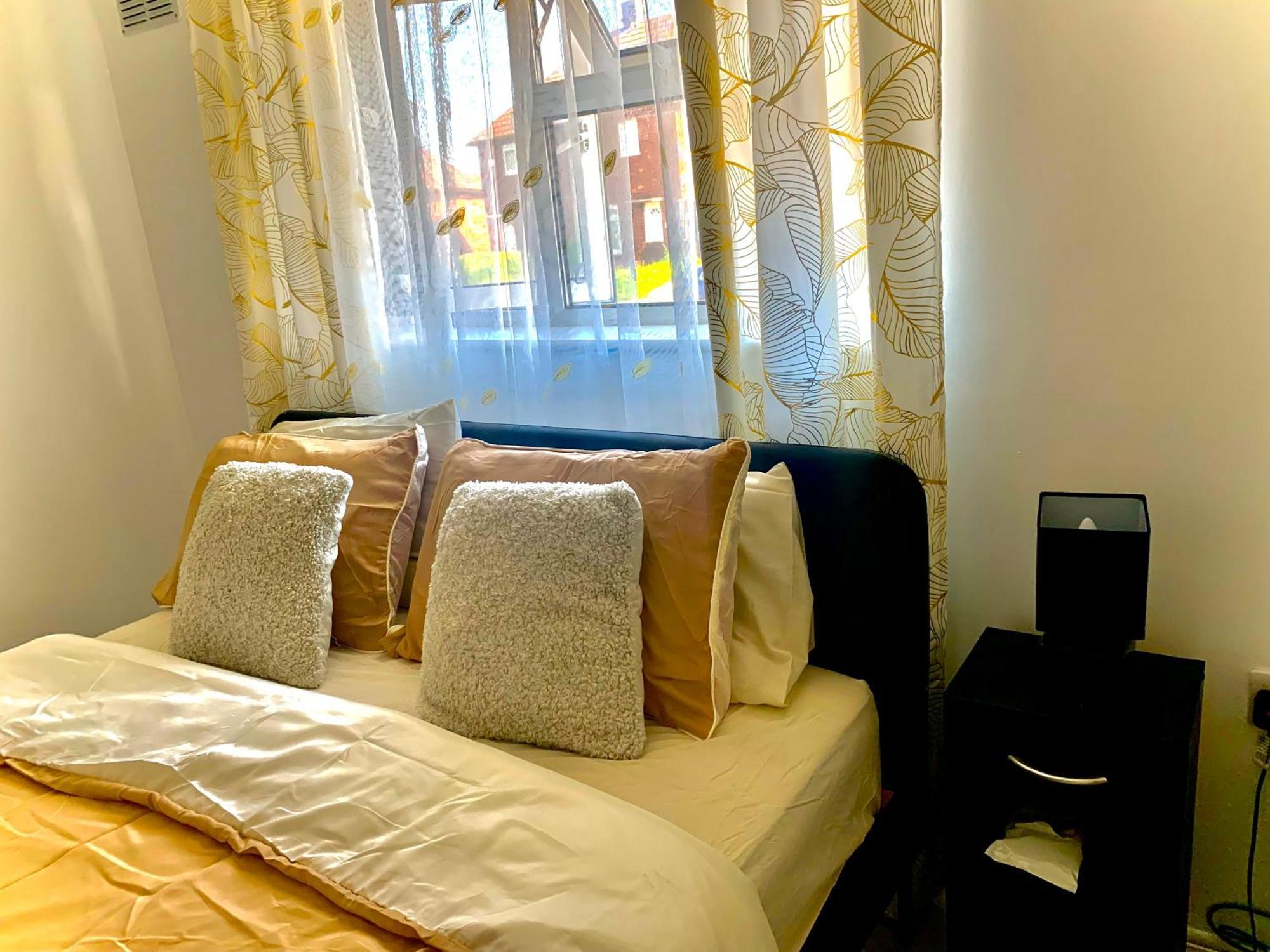 Double Room Bentilee Bucknall  Bagian luar foto